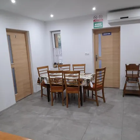 Przystanek Nowekoprzywno - Zolty Pod Kasztanem Holiday home Barwice