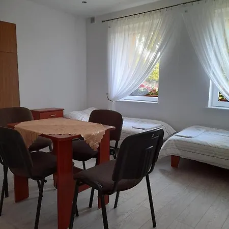 Przystanek Nowekoprzywno - Zolty Pod Kasztanem Hébergement de vacances Barwice