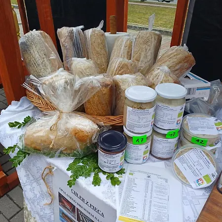Przystanek Nowekoprzywno - żółty Pod Kasztanem