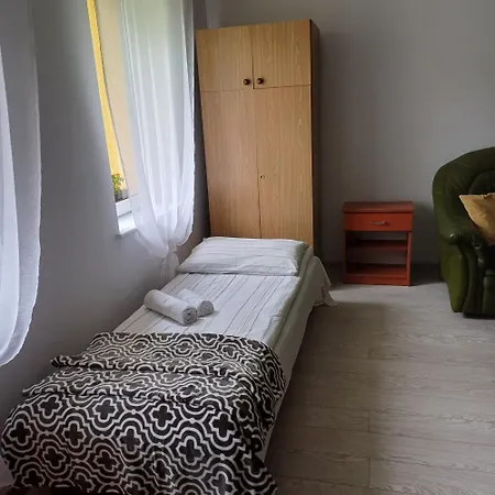 Przystanek Nowekoprzywno - Zolty Pod Kasztanem