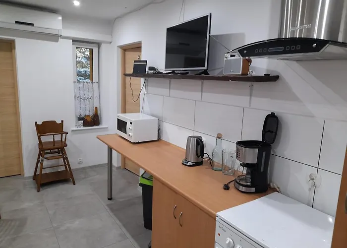 Przystanek Nowekoprzywno - Zolty Pod Kasztanem *